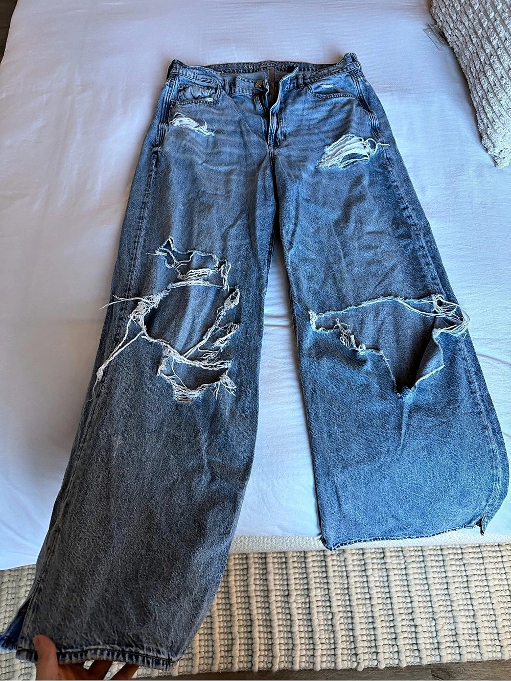 American Eagle High Rise Baggy Wide Leg Ripped Jeans Size 8 Regular